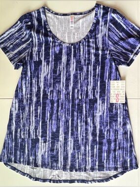 LuLaRoe Classic Tee - Size Small